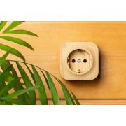 Розетка 1-местная для открытой установки с заземлением без защитных шторок 16А дерево QUTEO